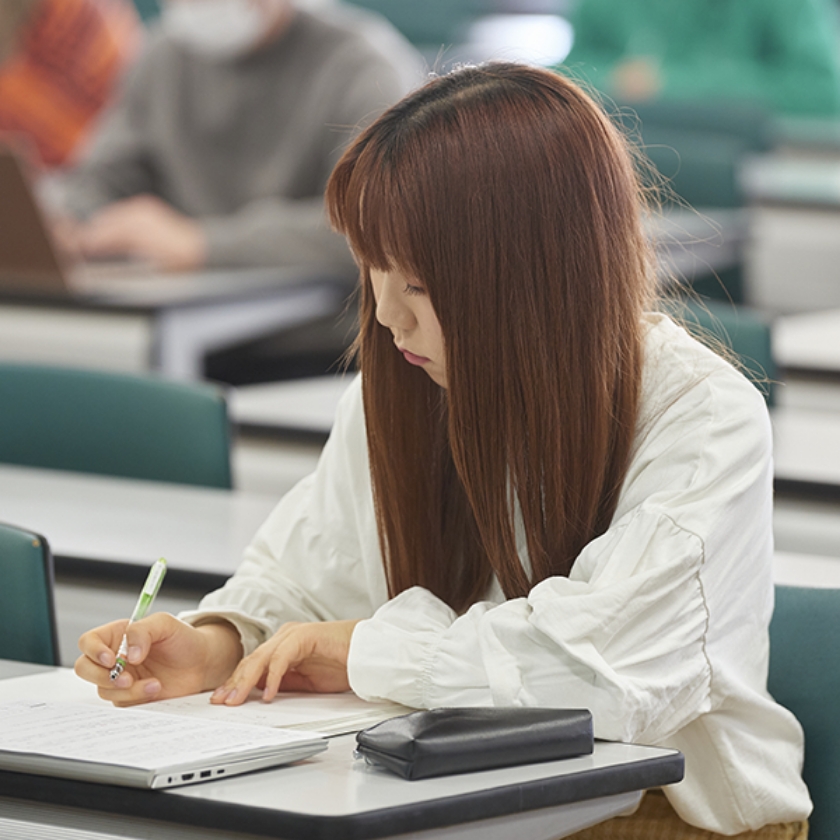 経営学科4年間の学び02