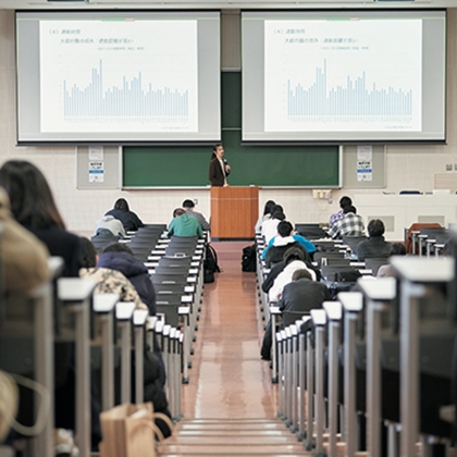 経済学科4年間の学び01