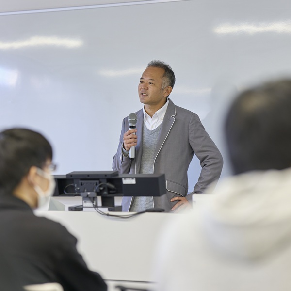 経済・加藤一彦先生_正方形