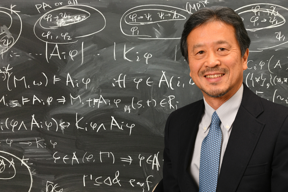 東条敏経営学部データサイエンス学科教授のインタビュー記事がデータ