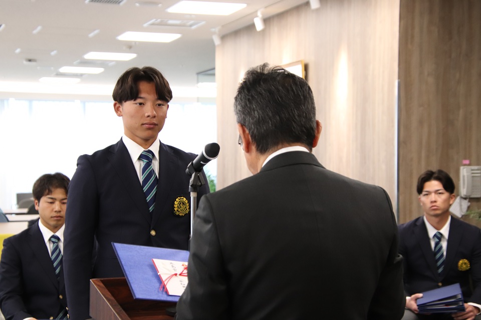 令和7年度五島賞の授賞式が行われました | 亜細亜大学