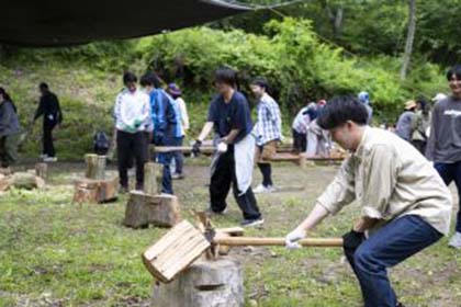04「体験で学ぶ地球環境論」で森づくり体験および富士山清掃を実施しました