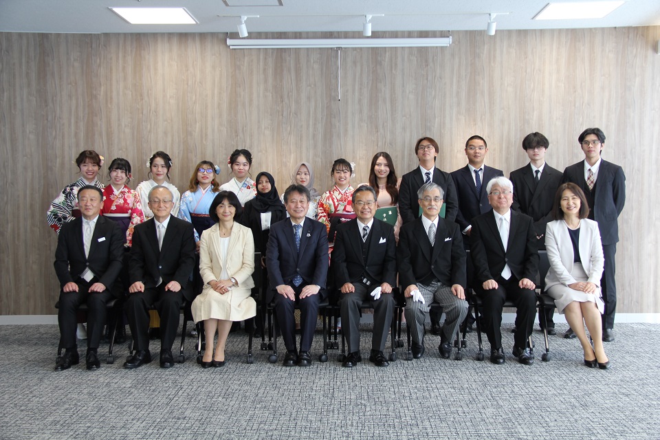 01巴理事長とASEAN留学生との懇親会を開催しました