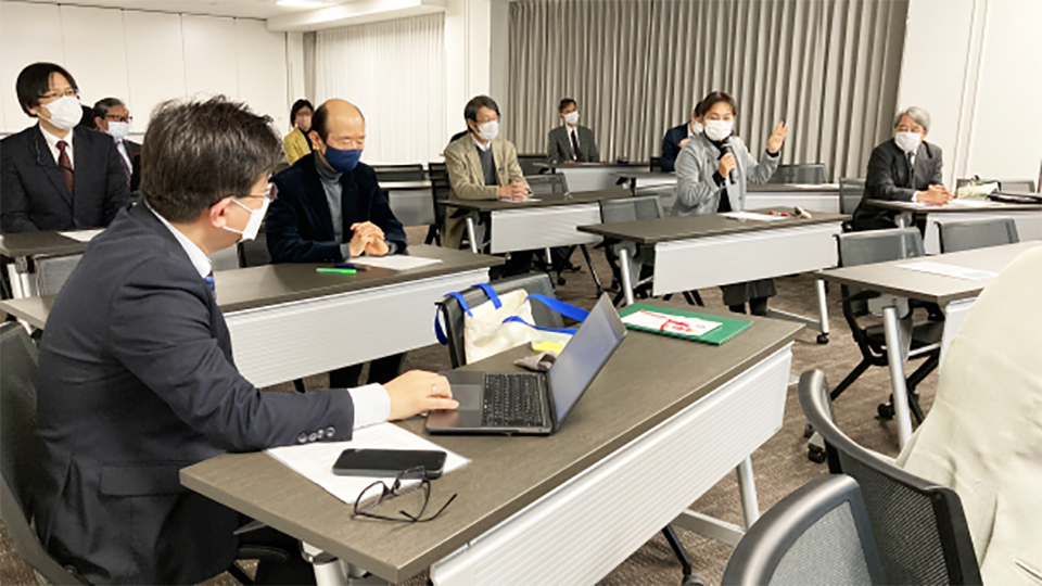 01令和4年度 アジア研究奨励賞の授賞式を行いました