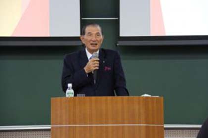 02野本弘文会長がトップマネジメント特別講義に登壇
