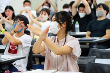 中央ろう学校の生徒を迎え「ろう者」との対話手法を学びました_4