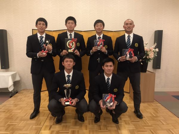 前列左から平内君、虎谷君、後列左から天井君、青山君、右田君、木倉君