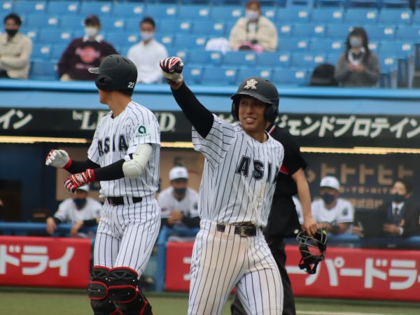 2点目のホームを踏んだ天井一輝（経営学部2年）