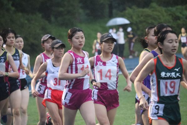 5000m1組　小美濃あい(経営3年　ゼッケン11)　髙橋朱穂(経営1年　ゼッケン14)