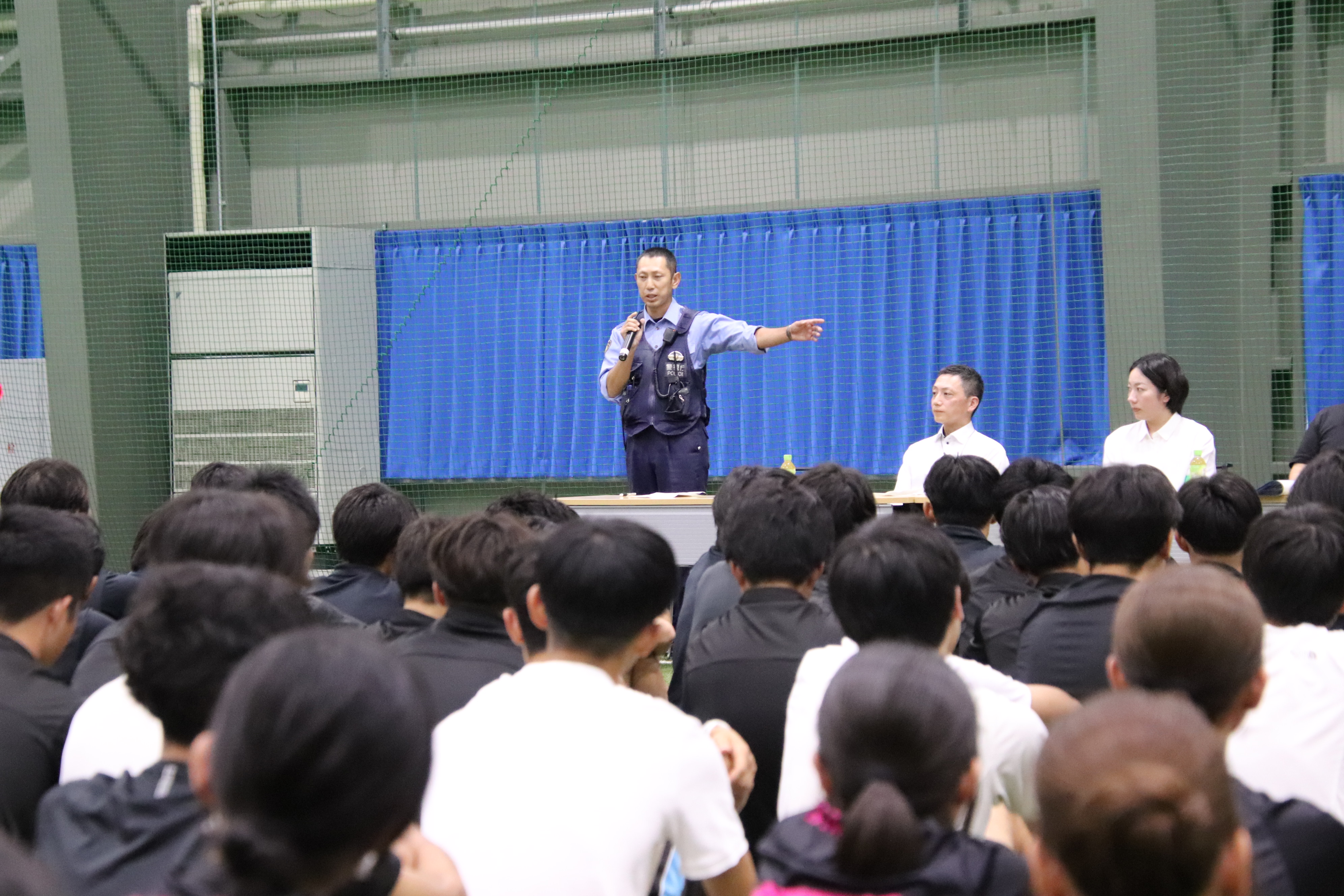 警視庁五日市署による学生トラブルに関する研修会を実施しました