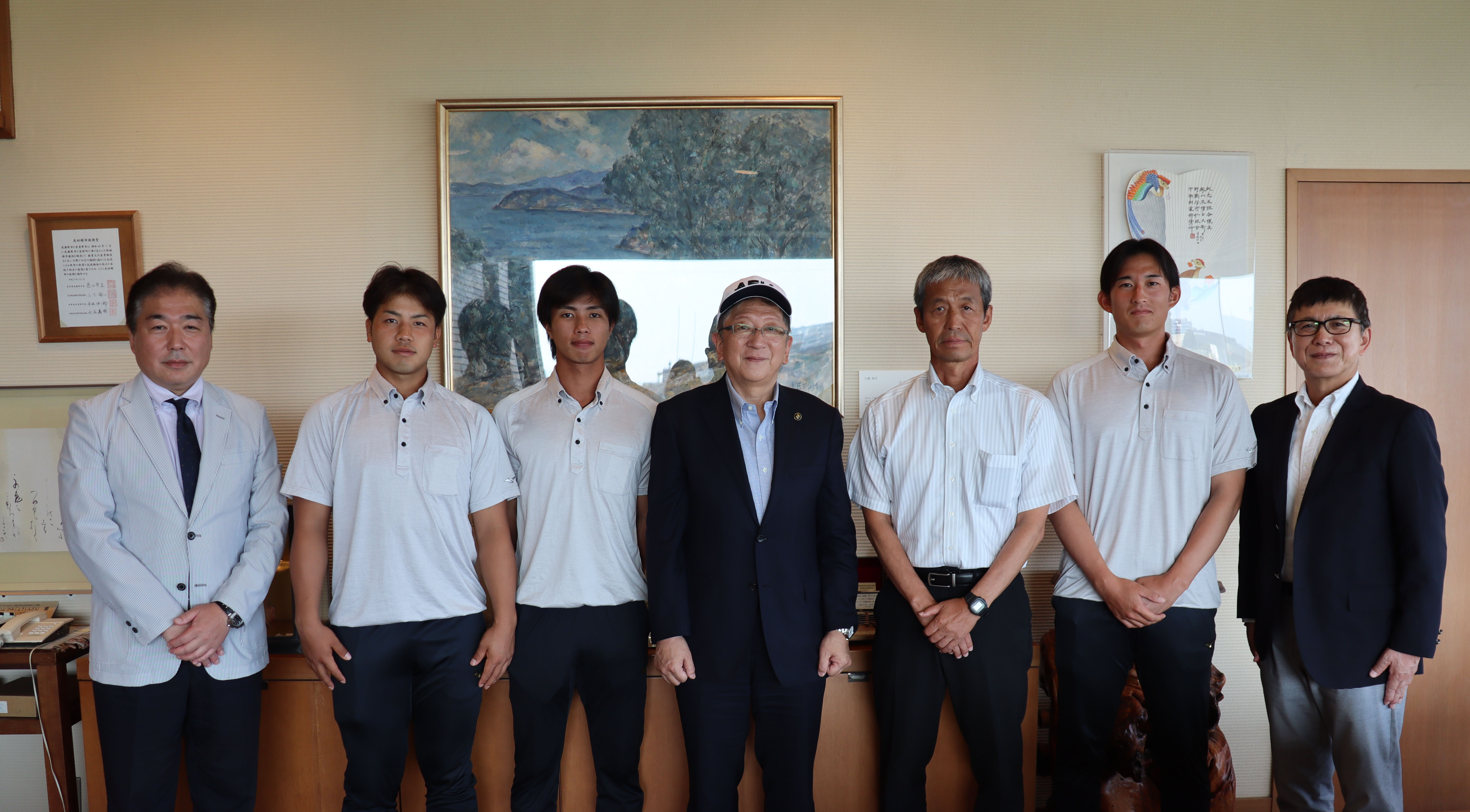 侍ジャパン大学日本代表の3選手が武蔵野市長を表敬訪問しました